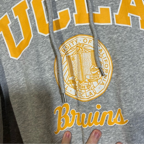 H&M UCLA Bruins Hoodie Gray Yellow Size XL - Picture 4 of 9
